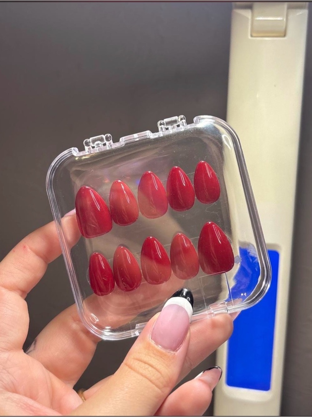 Red Press on Nails